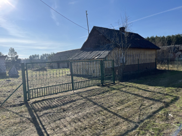 Dom drewniany na działce 800 m2 w Chotczy.