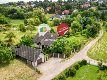 Dom, 17 arów zieleni, staw, taras, garaż – Rożnowa