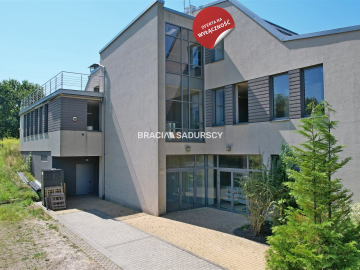Kokotów, do wynajęcia lokal biurowo-ekspozycyjno-magazynowy - 326 m²  

 Oferujemy do wynajęcia przestronny lokal o powierzchni