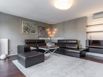 Dwupoziomowy ekskluzywny apartament blisko centrum