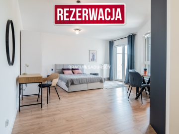 Nowoczesne wygodne mieszkanie z balkonem.