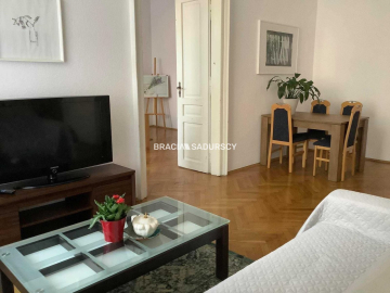 * Zdjęcia należą do właściciela mieszkania 
 
 Do wynajęcia przestronne mieszkanie 60m2 - Kraków, Ul. Piłsudskiego  
 
Szukasz 