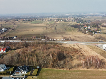 Działka inwestycyjna przy drodze wojewódzkiej