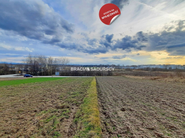 Działka produkcyjno – usługowa w Morawicy