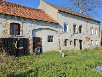 Kochlice, dom z działką, cena 219 000 zł, sprzedam.  
  
Przedmiotem sprzedaży jest poniemiecki dom wolnostojący z poddaszem ni