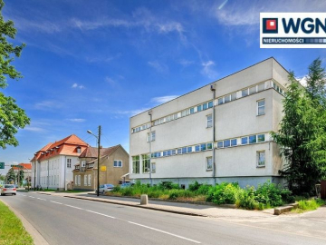 Gostyń, budynki biurowo - magazynowe, 1758 m2, sprzedam, 820 000 zł netto.  
  
Przedmiotem sprzedaży jest prawo użytkowania wi