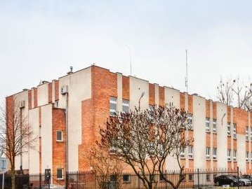 Malbork, budynek biurowo-techniczny, 3386 m2, sprzedam, 3 050 000 zł netto.  
  
Obiekt pod mieszkania na dużej działce - Konce