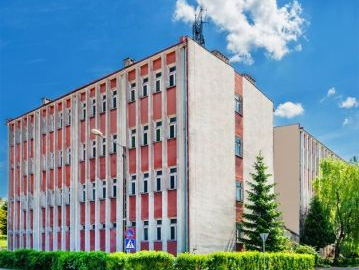 Kościerzyna, budynek biurowo - techniczny, 3920 m2, sprzedam, 2 100 000 zł netto.  
  
Duży budynek biurowo-techniczny (usługow
