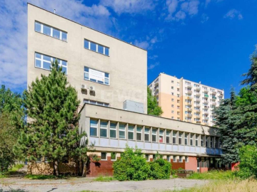 Gorzów Wielkopolski, budynek biurowy, 2083 m2, sprzedam, 870 000 PLN netto.  
  
Nieruchomość pod zabudowę wielorodzinną oraz a