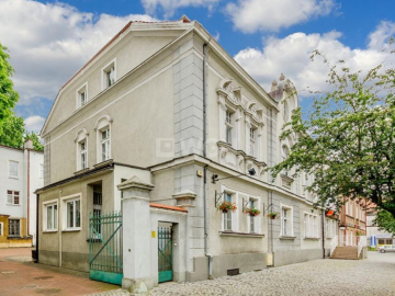 Nowa Sól, obiekt pod mieszkania, 2079 m2, sprzedam, 1 180 000 PLN netto.  
  
Atrakcyjna nieruchomość w zabytkowej części miast