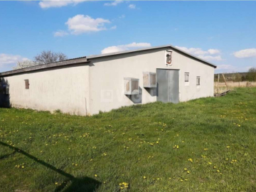 Lubków, gmina Warta Bolesławiecka, hala wraz z zabudowaniami, 550m2, wynajem 5500 zł.  
  
Na wynajem hala (usługowo-przemysłow