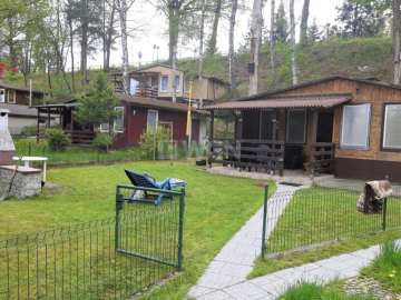 Rokitki, domek letniskowy, 37,60 m2, 240 000 zł, sprzedam.  
  
W ofercie sprzedaży drewniany, parterowy domek letniskowy położ