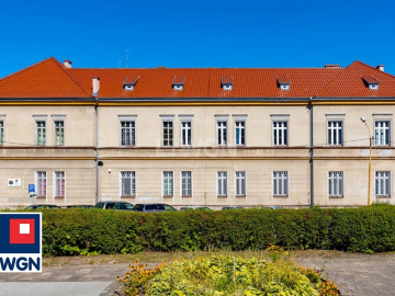 Stargard, budynek usługowo - mieszkalny, 4 663 m2, sprzedam, cena 2 650 000 PLN netto.  
  
Zespół budynków biurowych w centrum