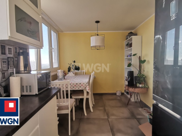 Polkowice, mieszkanie 3 pokoje, 72 m2, balkon, sprzedam, 430 000 zł.  
  
Na sprzedaż mieszkanie na 10 piętrze w wieżowcu na ul