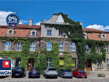 Szprotawa, kamienica, 19 pokoi, 920 m2, sprzedam, cena 2 490 000 zł.  
  
 Oferta wyłącznie w WGN Nieruchomości.  
  
 Sprzedam