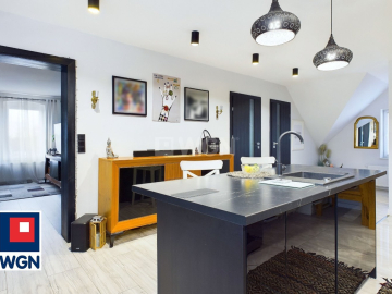 Szprotawa, apartament dwupoziomowy 82 m2, 4 pokoje, cena 590 000 zł, sprzedam.  
  
Na sprzedaż apartament w śródmieściu, w zab