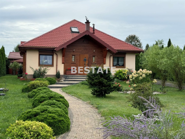 Komfortowy dom w zaciszu zieleni, duża działka