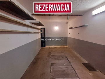 Garaz murowany ul. Spadochroniarzy