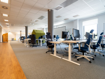 powierzchnia biurowa w nowoczesnym biurowcu