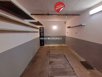 Garaz murowany ul. Spadochroniarzy