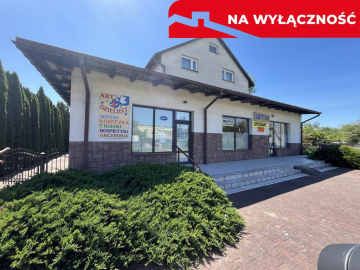 Dom wolnostojący  z częścią handlową w Dęblinie.