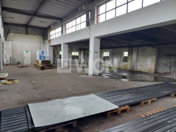 Przemków, hala, magazyn, plac utwardzony, wynajmę, cena 5000 zł (netto).  
  
Do wynajęcia duży obiekt składający się z kilku h