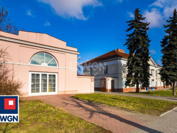 Łowicz, kompleks budynków biurowych, 1597 m2, sprzedam, 970 000 zł, netto.  
  
Kompleks budynków biurowych na dużej działce w 
