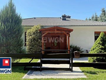 Ołobok, dom 5 pokoi, 150 m2, sprzedam, cena 1299 000 zł.  
  
 Oferta wyłącznie w WGN Nieruchomości.  
  
 Sprzedam nieruchomoś