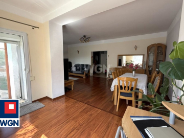 Szprotawa, dom 6 pokoi, 160 m2, sprzedam, cena 890 000 zł.  
  
 Oferta wyłącznie w WGN Nieruchomości.  
  
 Sprzedam dom w Szp