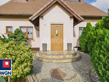 Szprotawa, dom jednorodzinny, 5 pokoi, 150 m2, cena 820 000 zł, sprzedam.  
  
Na sprzedaż oferuję Państwu atrakcyjny dom parte