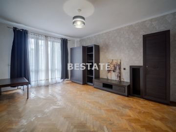 Mieszkanie do remontu!  
 Oferujemy na sprzedaż mieszkanie położone w centrum Tarnowa, przy  ulicy Polnej  o powierzchni  53 m²