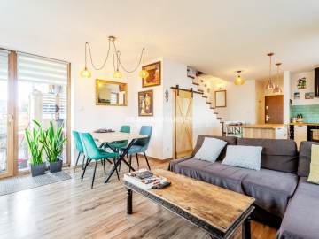 Połowa bliźniaka ze sporym ogródkiem.