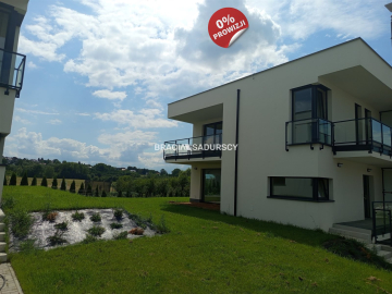 Nowoczesny dom w zielonej okolicy