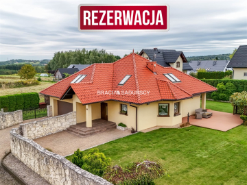 Komfortowy dom pod Wieliczką na dużej działce