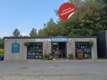 48 m² na Twój biznes przy Galerii ATUT - gotowy lokal handlowo-usługowy!   

 Na sprzedaż oferujemy lokal handlowo-usługowy o p