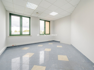 LOKAL OK 15,5 M2 BIUROWY PRĄDNIK BIAŁY -BIUROWIEC