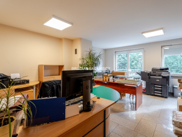 3 pok Modrzejewskiej, Krowodrza