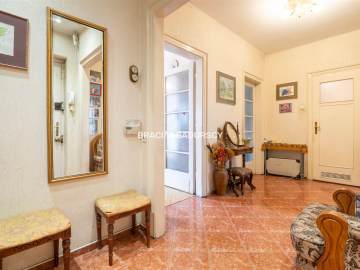 102m2, ścisłe Centrum, klimatycznie w kamienicy