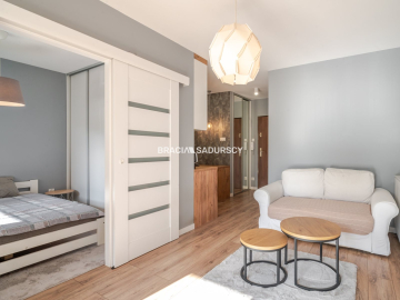 Komfortowo urządzone mieszkanie (taras i parking)