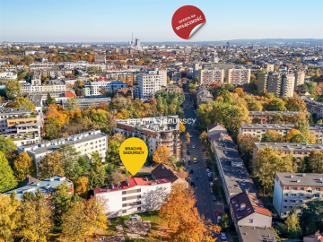 Lokal mieszkalno-usługowy w centrum.
