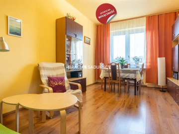 Osiedle Teatralne. Mieszkanie 2 pokojowe z osobną kuchnia o pow. 45,53 m 2  .  

 Mieszkanie dwustronne, rozkładowe, na 4 piętr