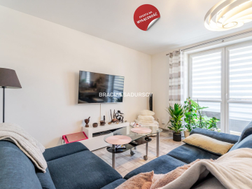 Osiedle Złocień. 3 pokojowe mieszkanie - 62,49 m 2 .  

 Dwustronne, funkcjonalne, rozkładowe mieszkanie, z balkonem na 1 piętr