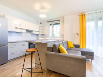 Komfortowe 2 pokoje z ogródkiem,garaż. Olsza.