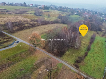 PODSTOLICE - GMINA WIELICZKA   
 
Oferujemy do sprzedaży przepięknie położoną , na terenie pełnym zieleni działkę o powierzchni