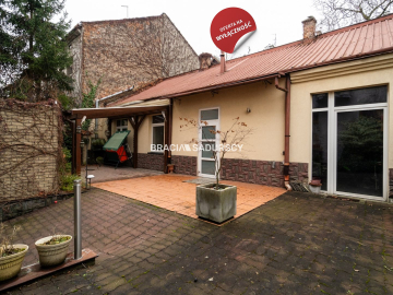 Działka z dwoma domami. Idzikowskiego.