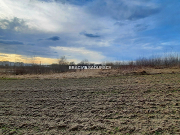 Działka produkcyjno – usługowa w Morawicy