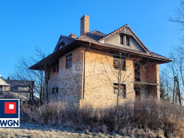 Szprotawa, dom jednorodzinny, 252 m2, 8 pokoi, działka 12 ar, cena 280 000 zł, sprzedam.  
  
Oferuję Państwu piętrowy dom jedn