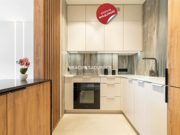 Wola Justowska apartament z miejscem postojowym 