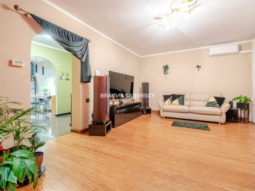 4 pokoje do zamieszkania z miejscem parkingowym 