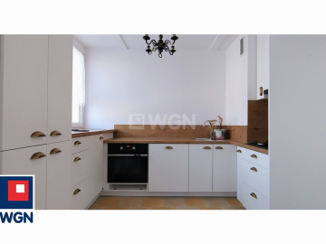 Polkowice, mieszkanie, 5 pokoi, 85,98 m2, winda, sprzedam, 470000 zł.  
  
Na sprzedaż trzystronne mieszkanie w wieżowcu na 2 p